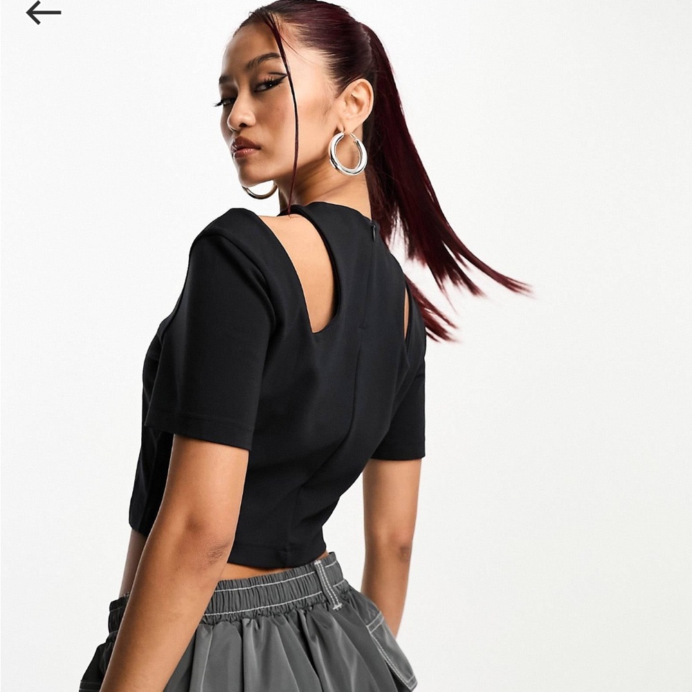 Nike Essential Top - image 4